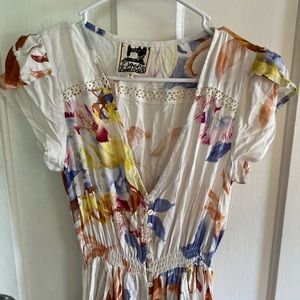 Jaase white floral maxi dress with pockets size small never worn